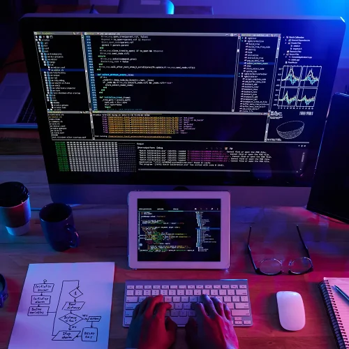 vid-sverhu-neuznavaemogo-hakera-vypolnausego-kiberataku-noc-u1